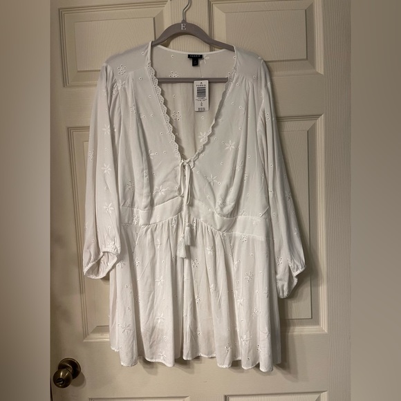 Torrid Eyelet Top, NWT - Picture 1 of 3